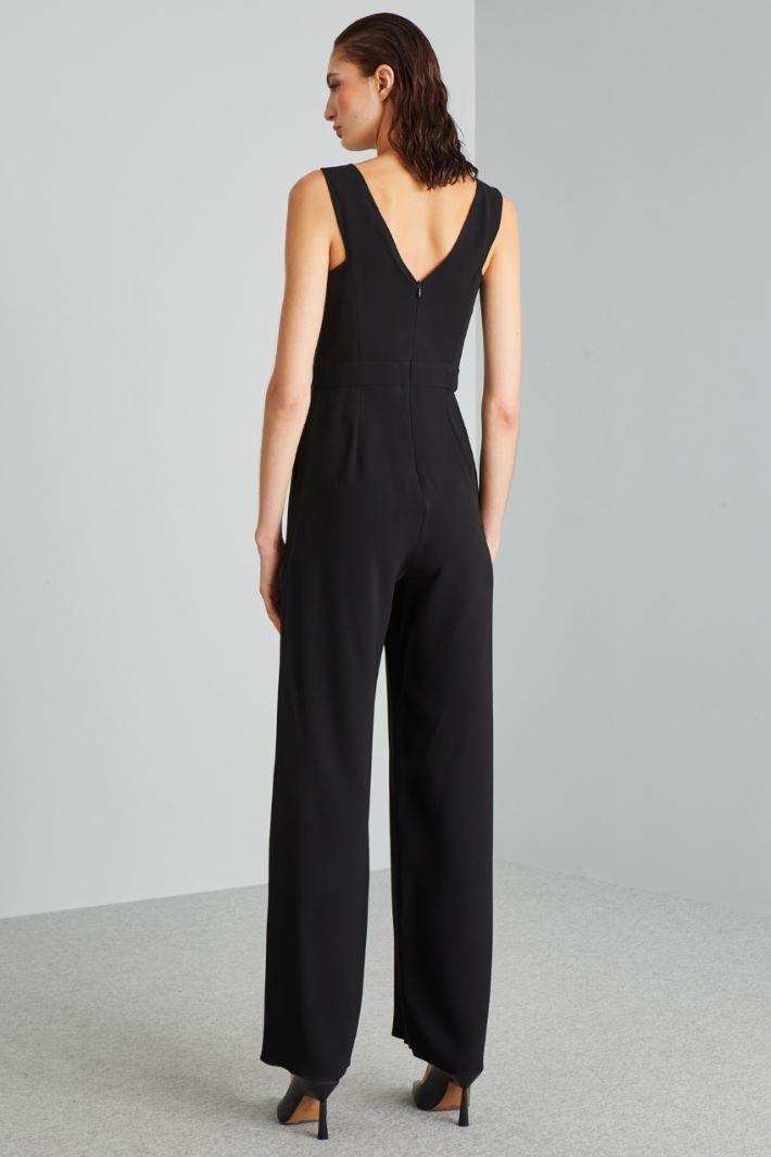 Double V-neck jumpsuit Intrend - 2