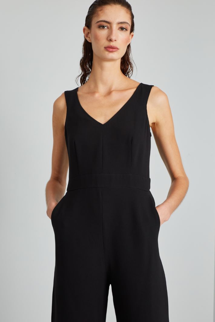 Double V-neck jumpsuit Intrend - 4