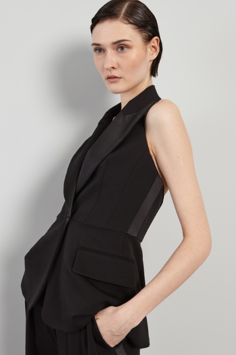 Chaleco con escote americano