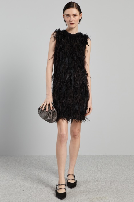 Short dress with feathers Intrend