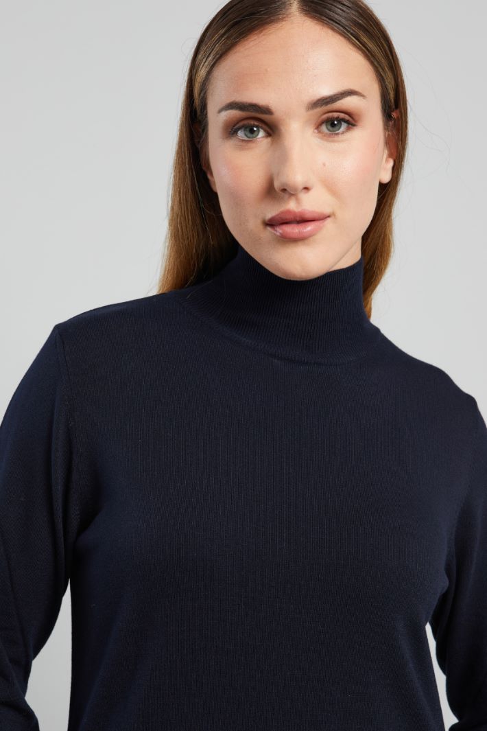 Semi-fitted sweater Intrend - 4