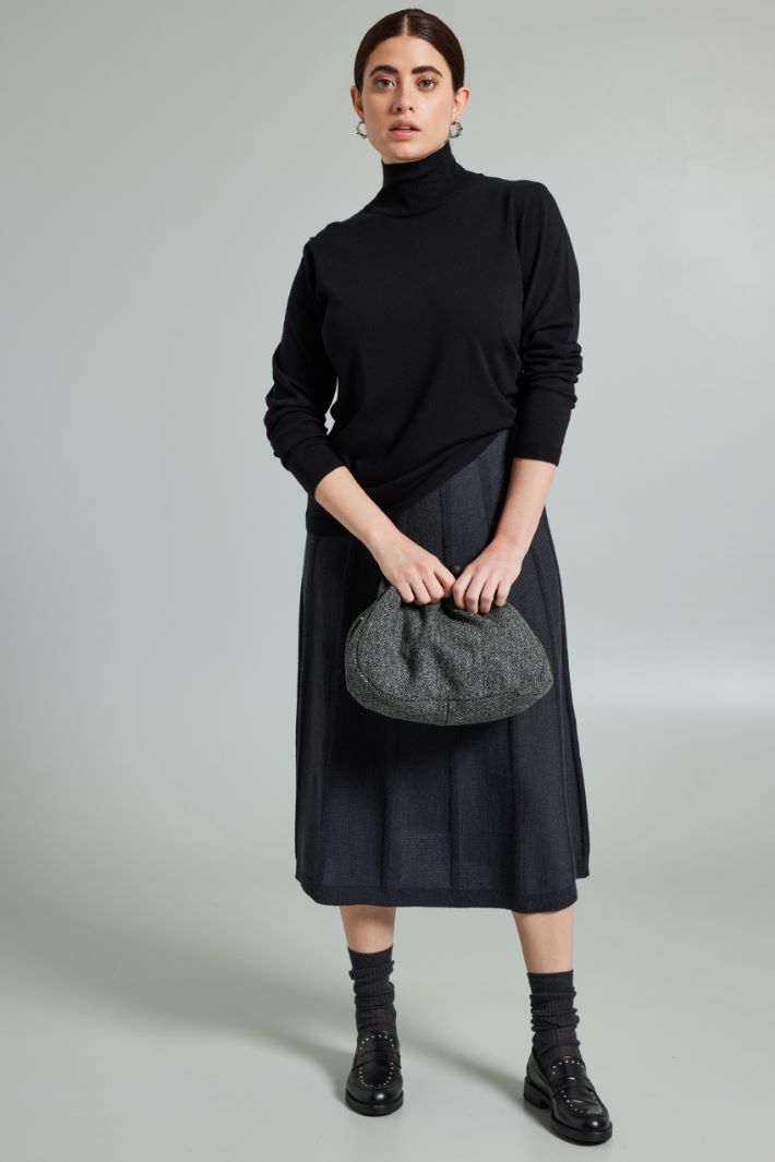 Semi-fitted sweater Intrend