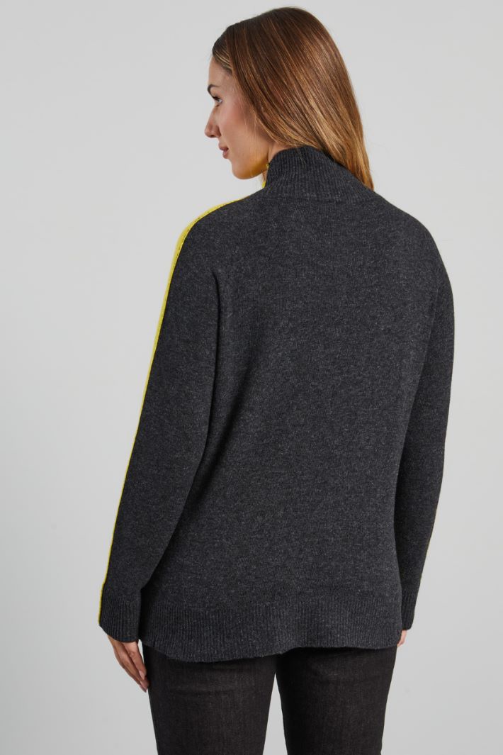 Two-tone sweater Intrend - 2