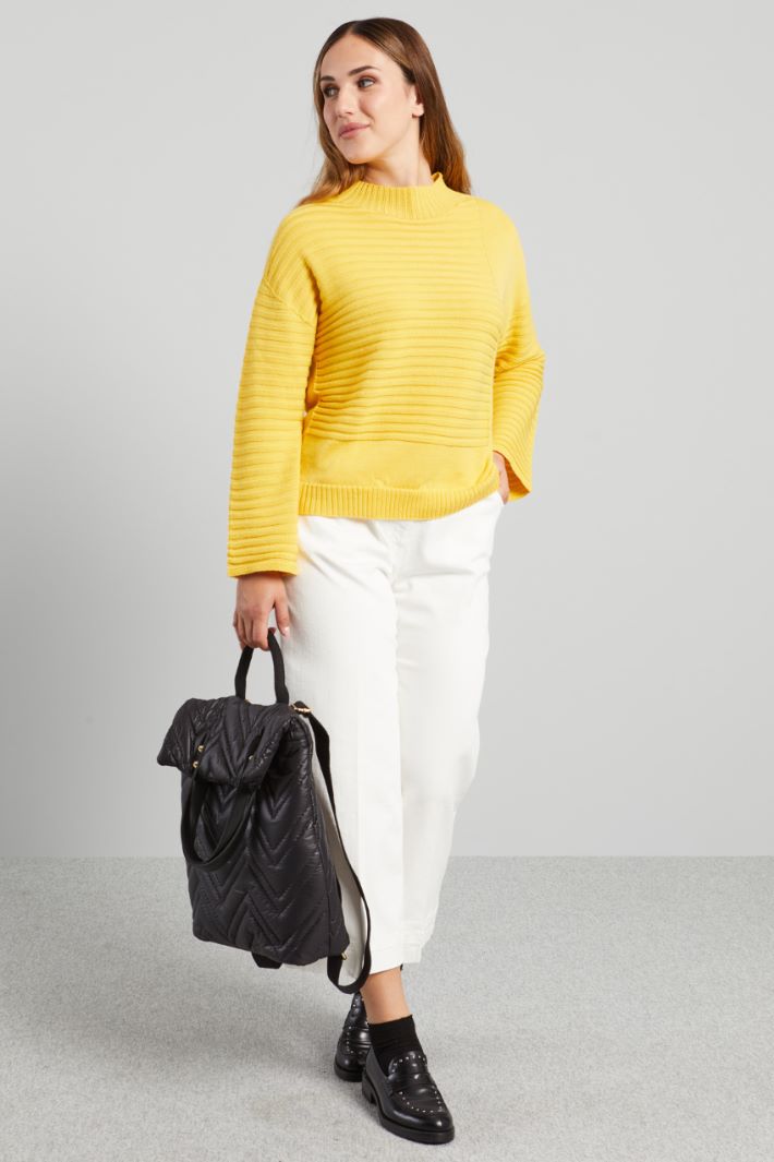 Sweater with horizontal ribbing Intrend