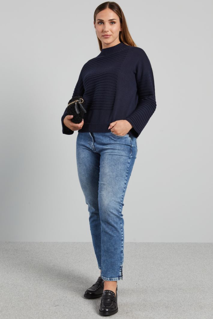 Sweater with horizontal ribbing Intrend