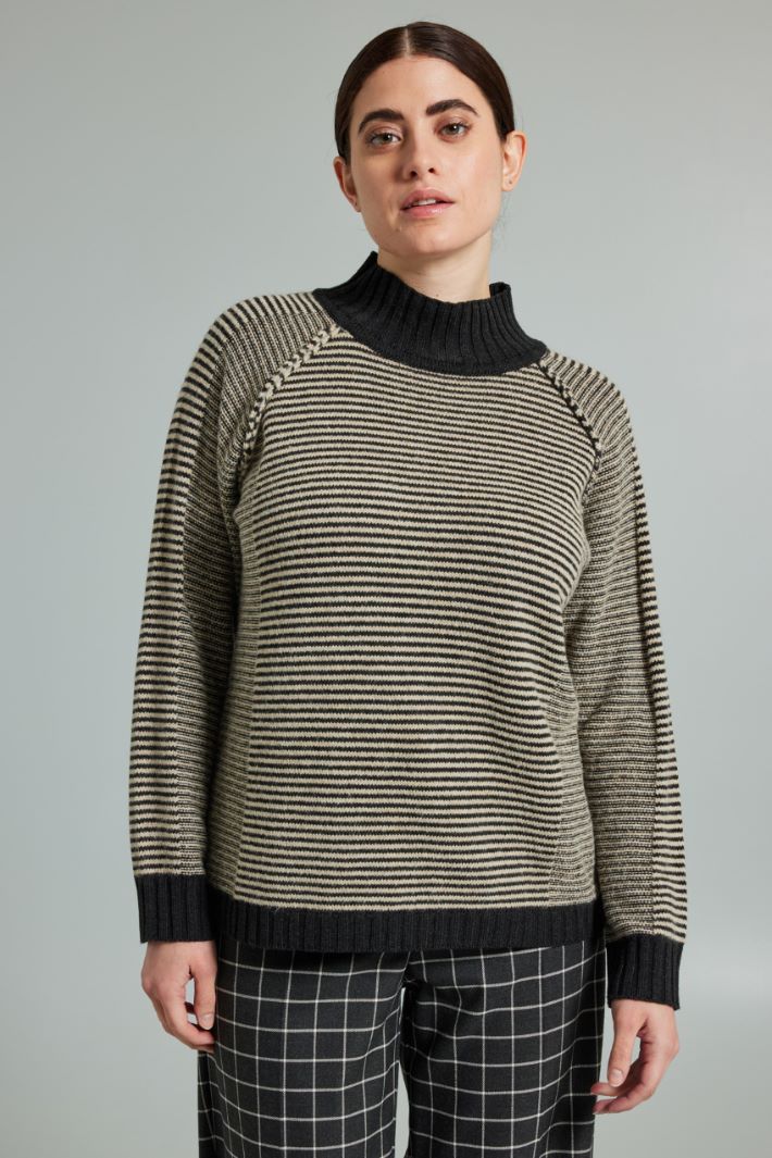 Crater neck sweater Intrend - 3