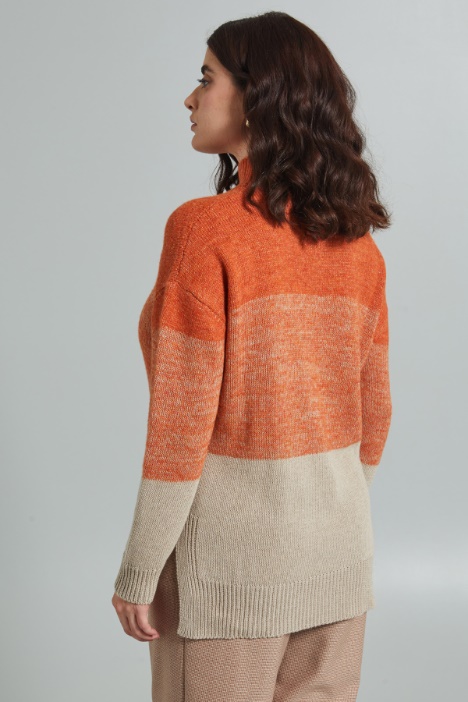 Maglia con collo a cratere