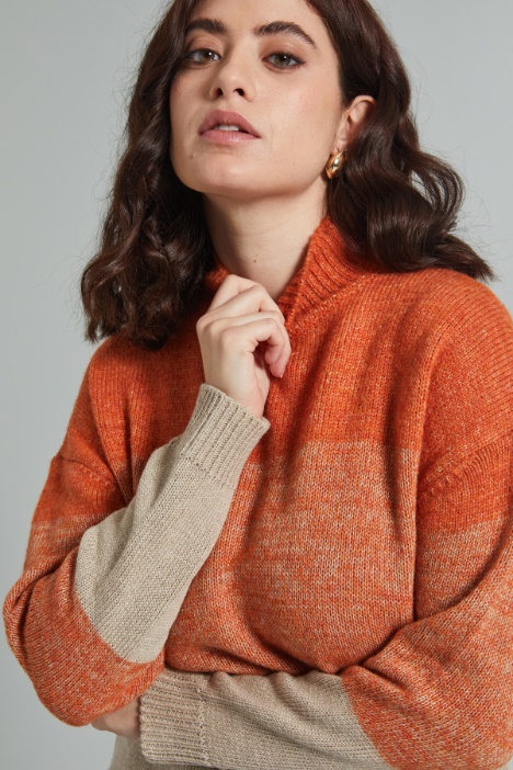 Maglia con collo a cratere