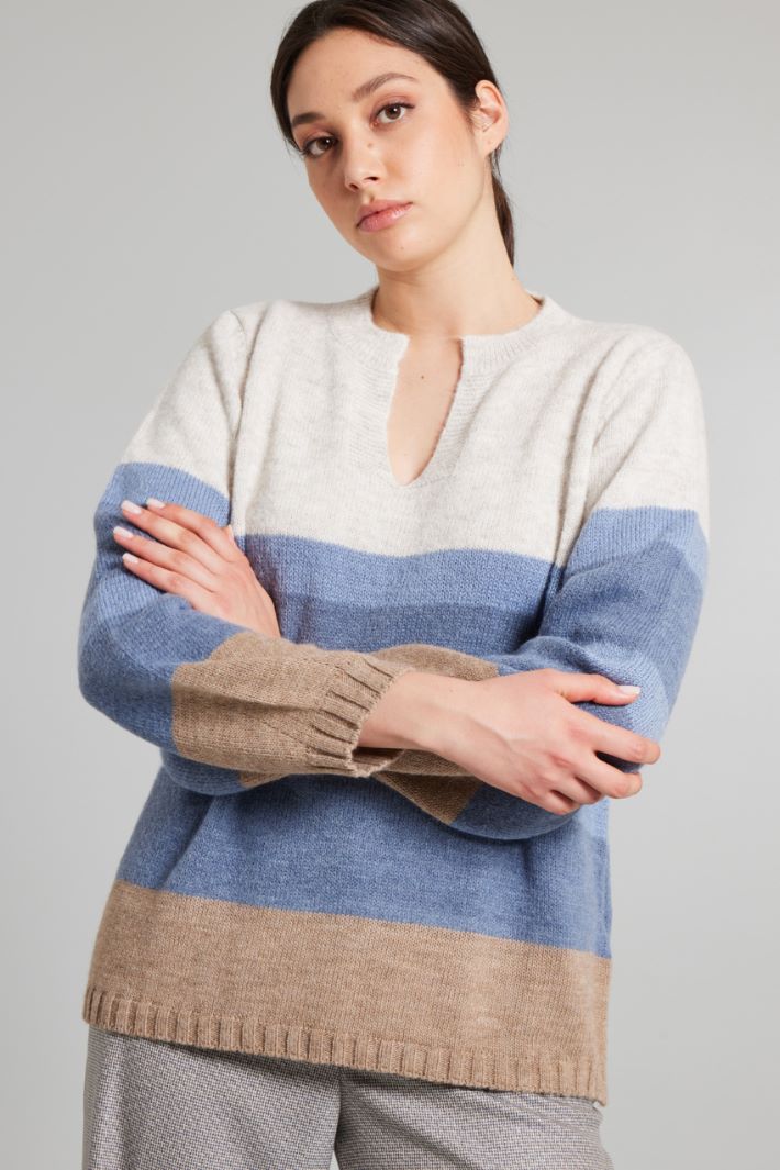 V-neck sweater Intrend - 3