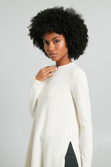 Maglia lunga con spacchi