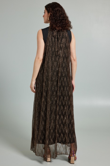 Vestido con cuello americano