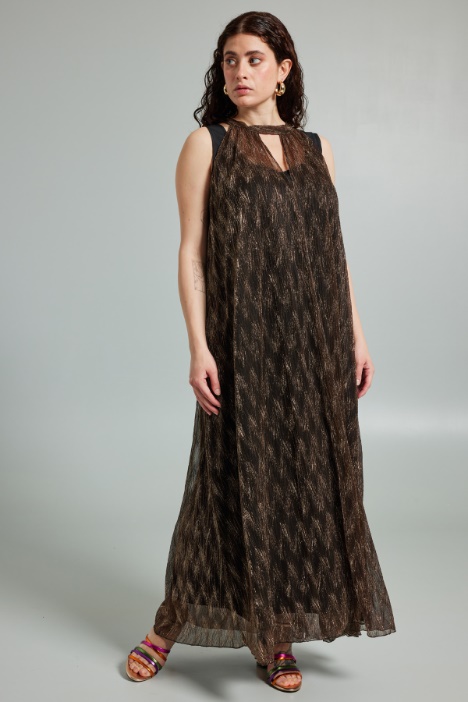 Vestido con cuello americano