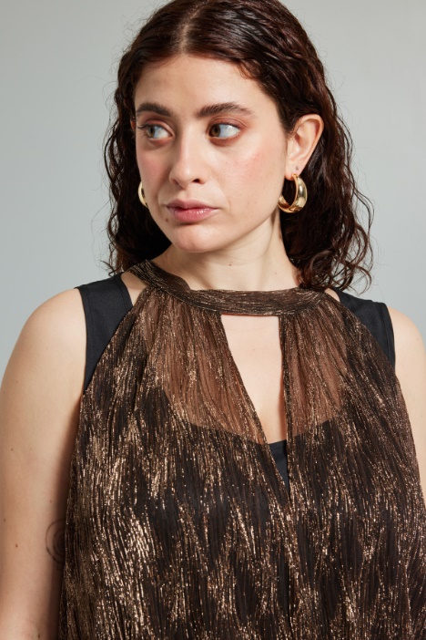 Vestido con cuello americano