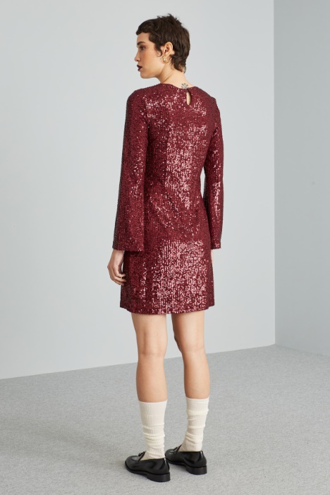 Abito con paillettes all over