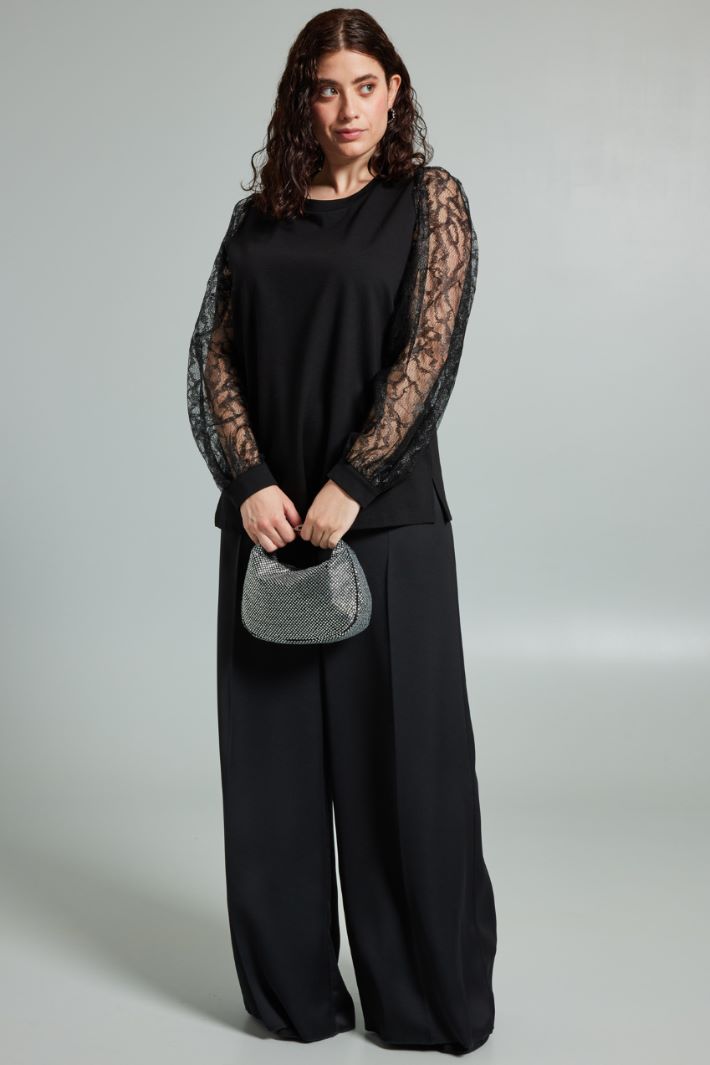 Top with lace sleeves Intrend