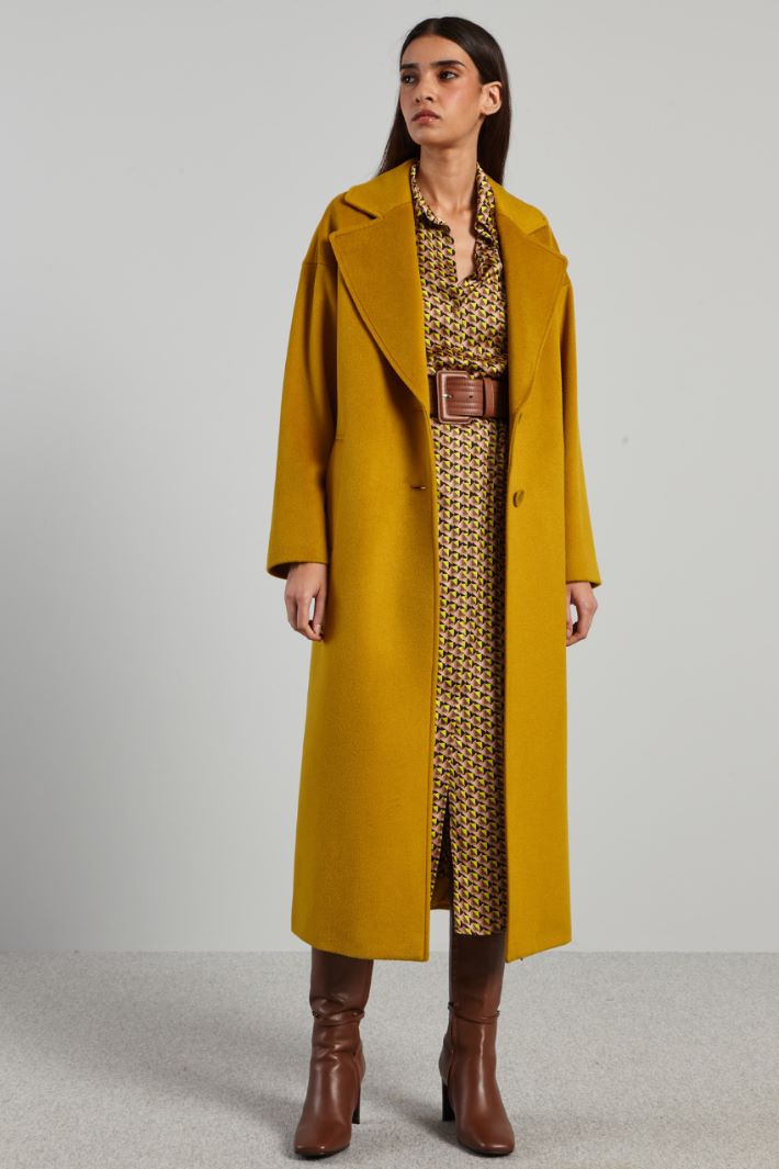 Long slit-detailed coat Intrend