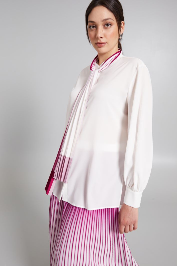 Blouse with pleated foulard Intrend - 4