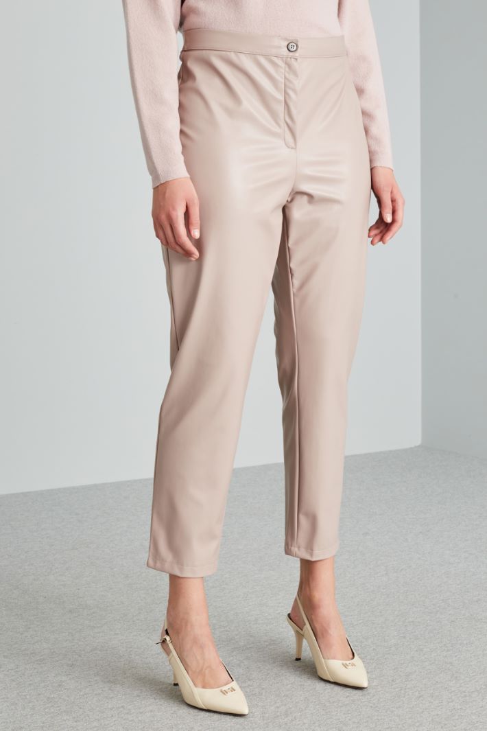 Slim-fit trousers in a coated fabric Intrend - 3