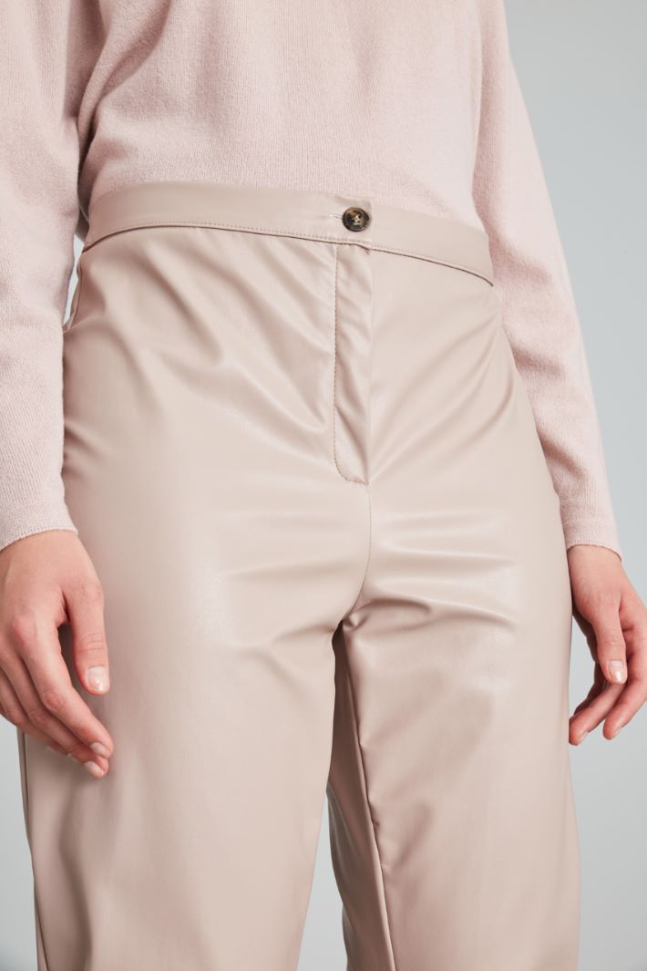 Slim-fit trousers in a coated fabric Intrend - 4