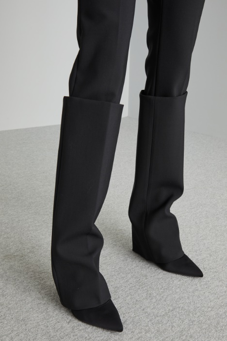 Pantalone slim con risvolto alto