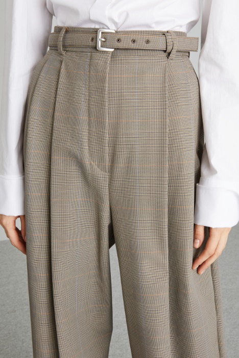 Pantaloni over con pieghe