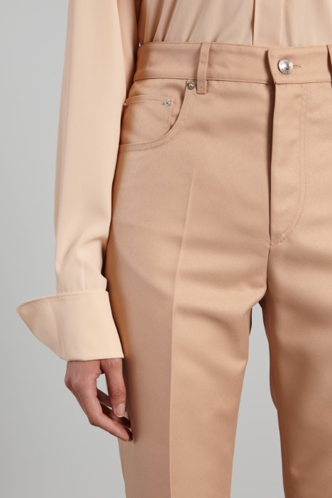 Pantalone a vita alta