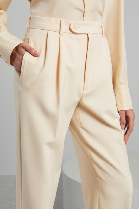 Pantaloni maschili in tela