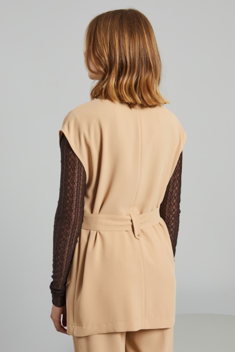 Gilet destrutturato con cintura