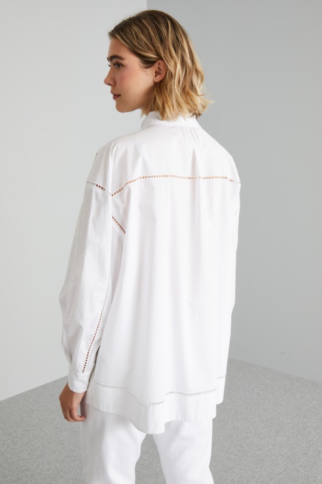 Blusón con diseño perforado