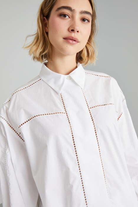 Blusón con diseño perforado