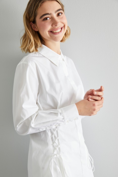 Camicia con stringhe