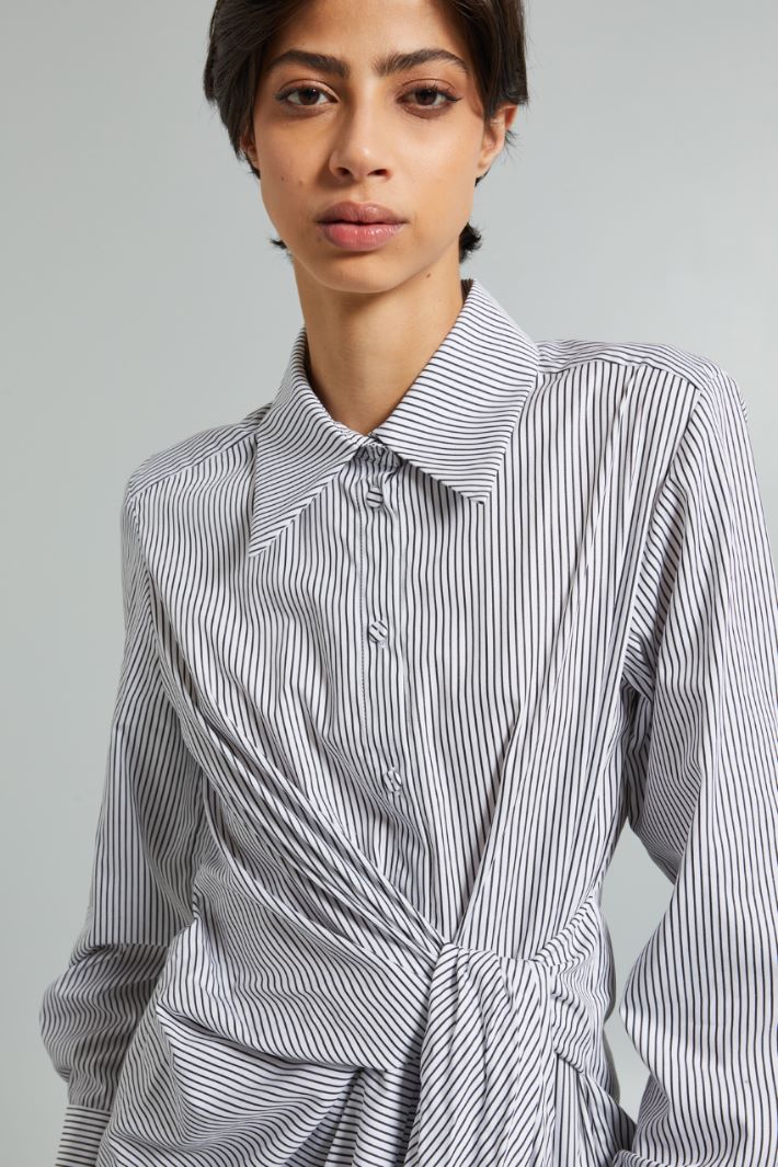 Knot-detailed shirt Intrend - 4