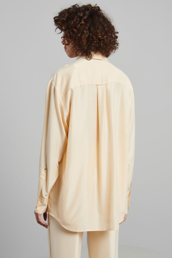 Long shirt in washed silk Intrend - 2