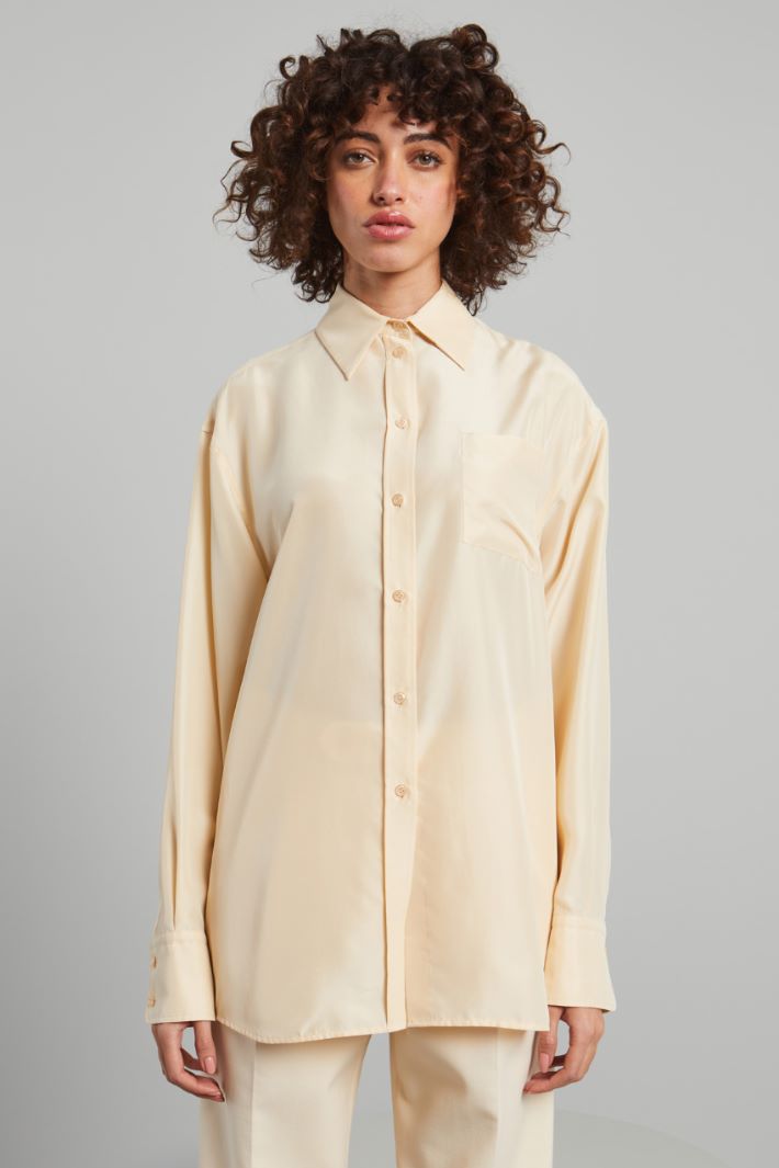 Long shirt in washed silk Intrend - 3