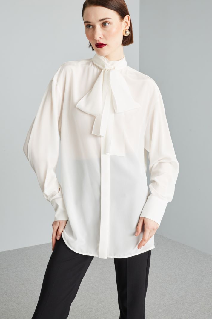 Sash-adorned silk blouse Intrend - 3