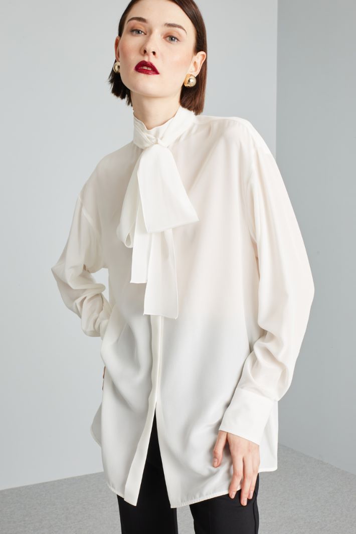 Sash-adorned silk blouse Intrend - 4