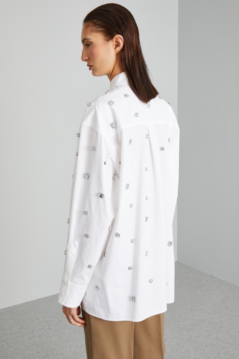 Blusón con piedras joya bordadas