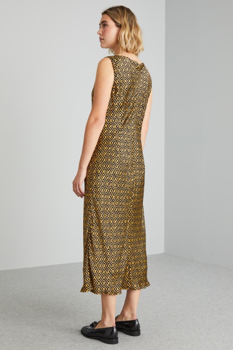 Abito con scollo drappeggiato