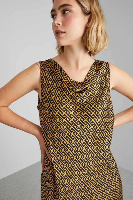 Abito con scollo drappeggiato