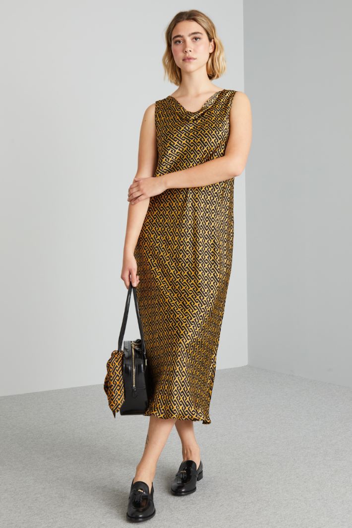 Dress with draped neck Intrend