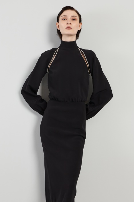 Abito con cut out e strass