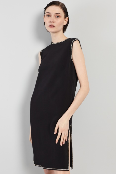 Abito smanicato con strass