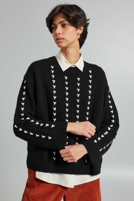 Sweater with contrasting details Intrend