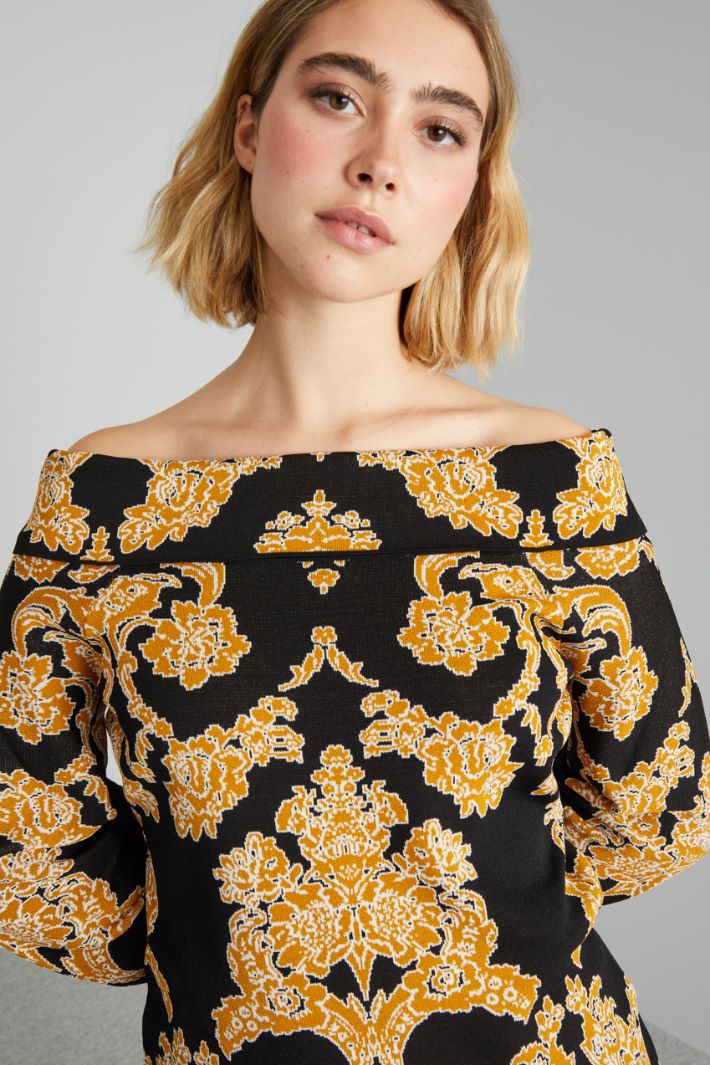 Viscose off-the-shoulder sweater Intrend - 4