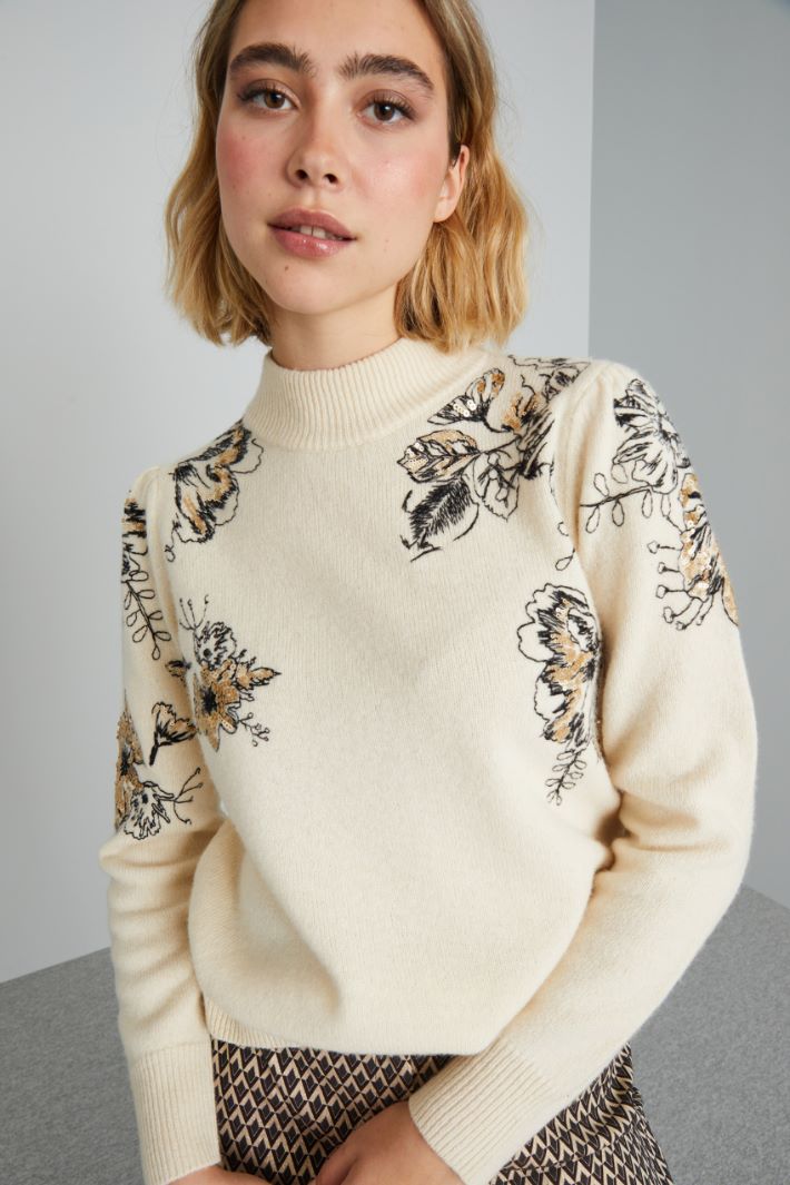 Sequin-embroidered sweater Intrend - 4