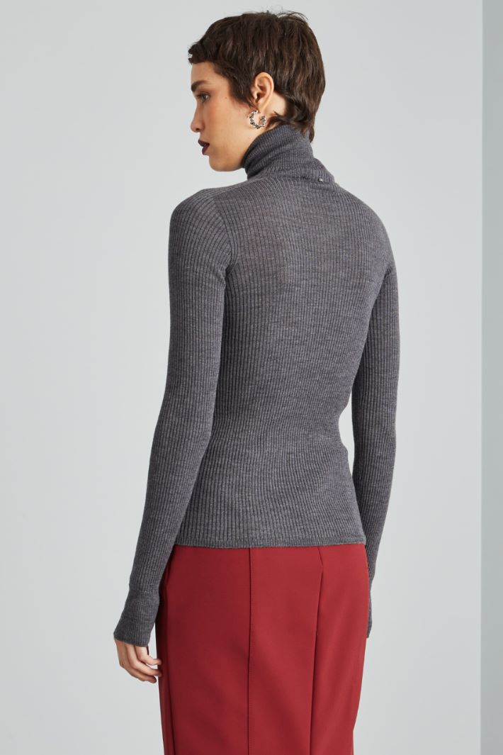 Fitted rib-knit sweater Intrend - 2