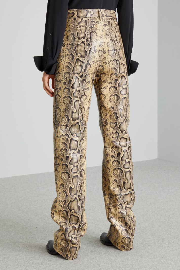 Python-print leather trousers Intrend - 2