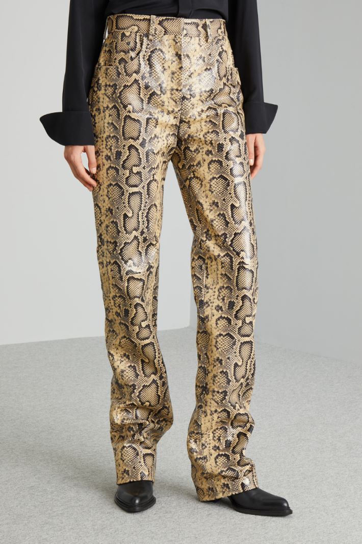 Python-print leather trousers Intrend - 3