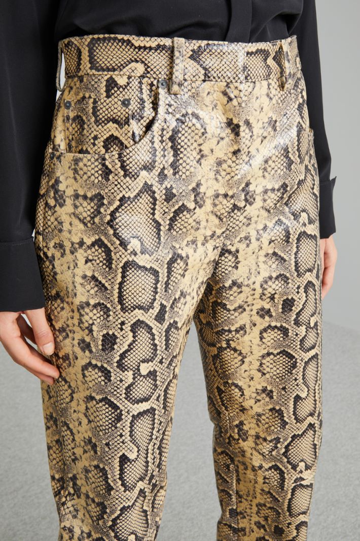 Python-print leather trousers Intrend - 4