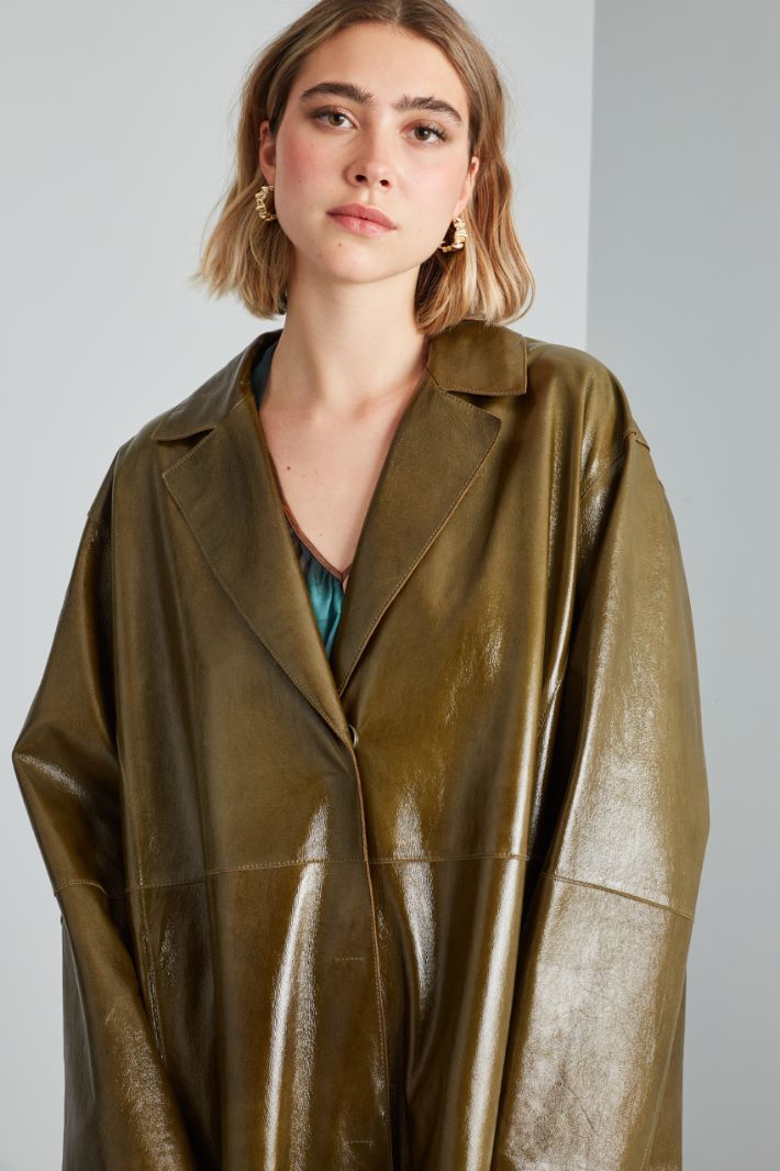 Patent leather duster coat Intrend - 4